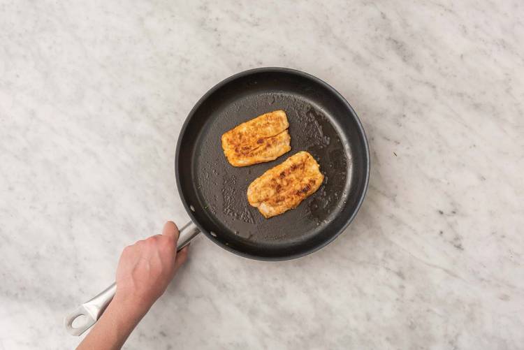 Cook the fish & halloumi