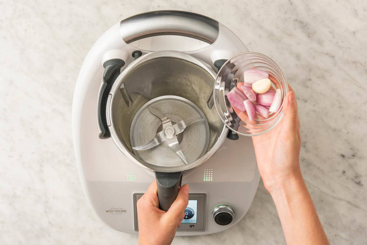 Zerkleinern & dünsten