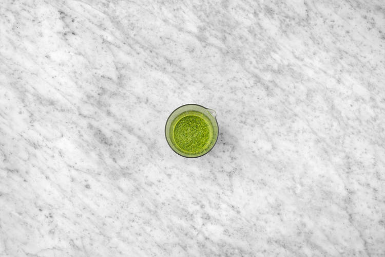 Preparare il pesto