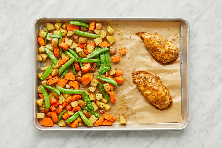 Cuire les pois sucrés et glacer le poulet