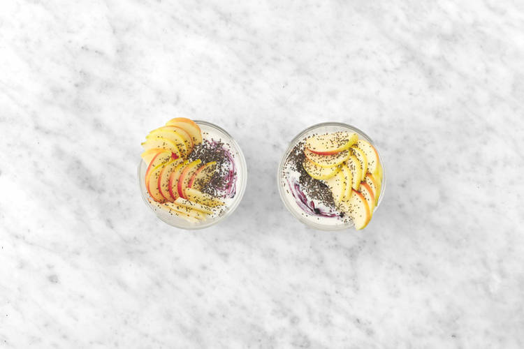 Griekse yoghurt met appel, bosbessenjam en chiazaad
