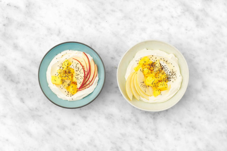 Yogurt met appel, mango en chiazaad