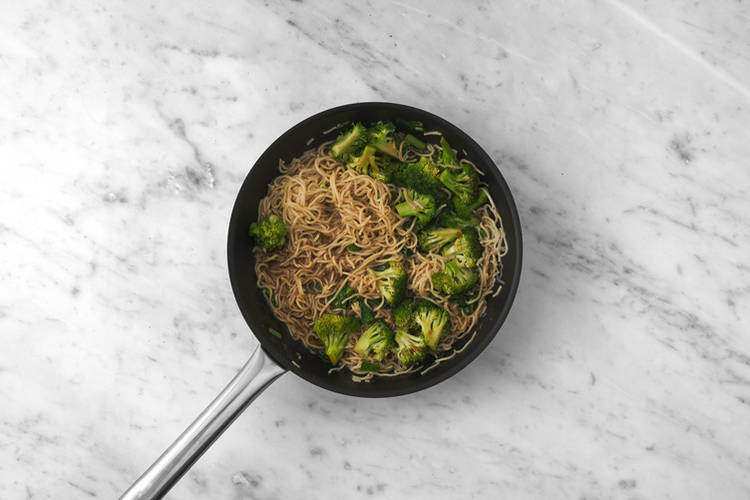 Make the noodle stir-fry