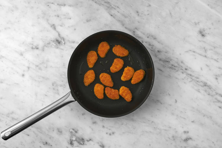 Preparare nuggets e cetriolo
