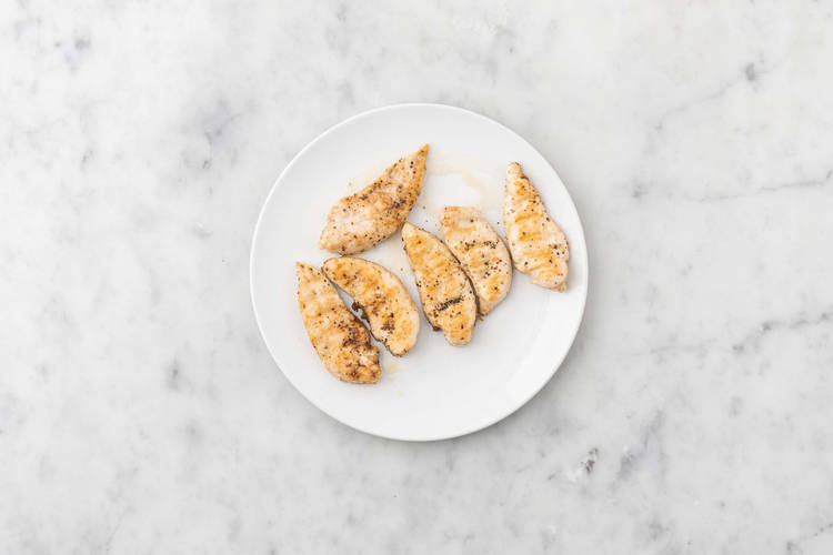 Griller le poulet et réchauffer les tortillas