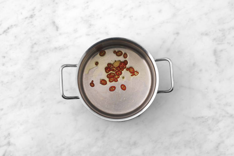 Prepara el aceite picante