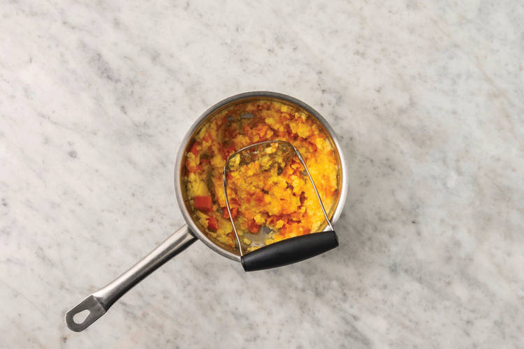 Make the potato-carrot smash