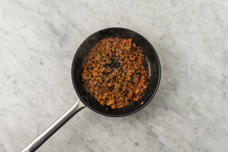 Cook the mince & halloumi