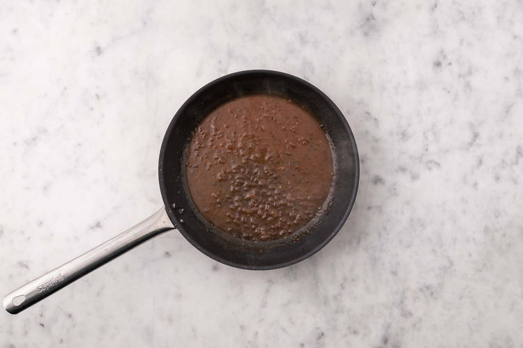 Préparer la sauce à l'oignon