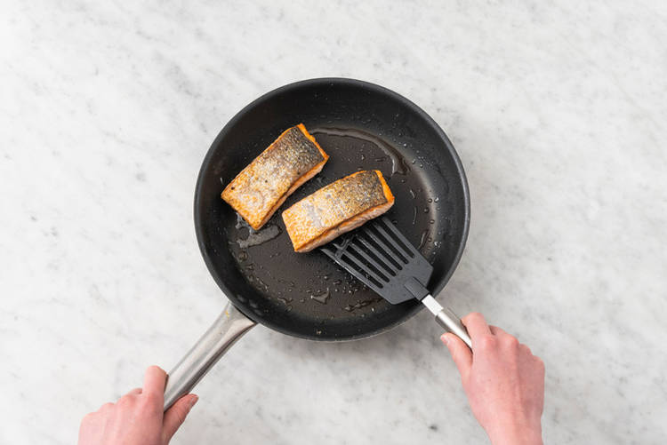 Lachs anbraten