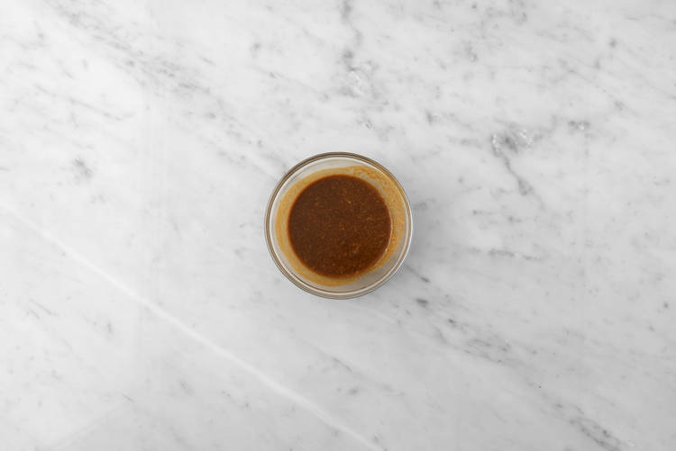 Préparer la sauce hoisin aux arachides