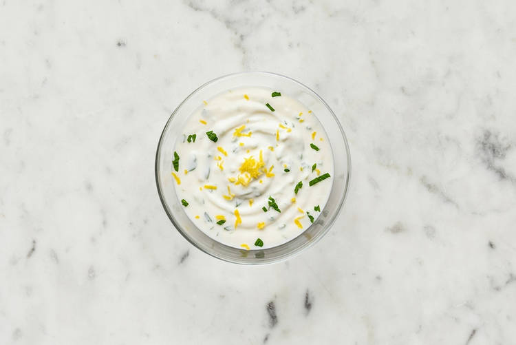 Make mint-yogurt sauce