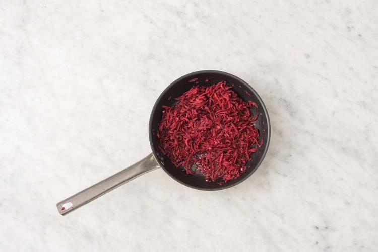 Make the bacon-beetroot relish