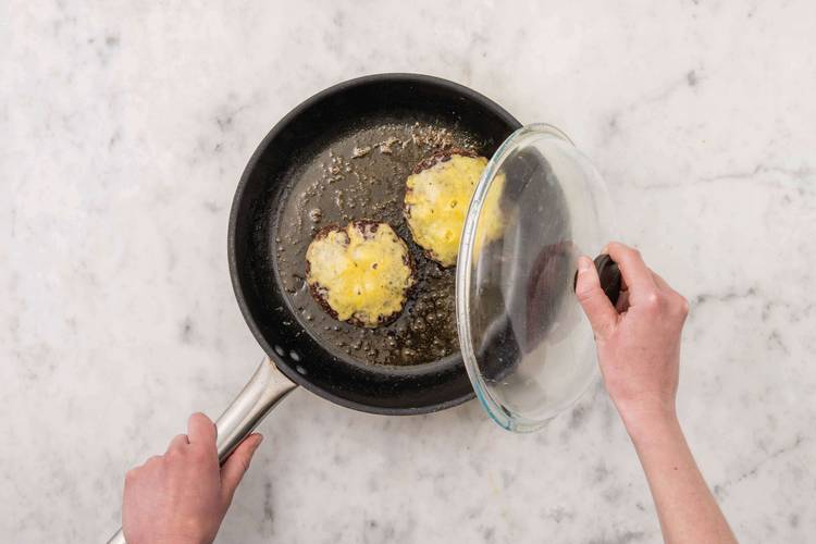 Cook the patties & halloumi