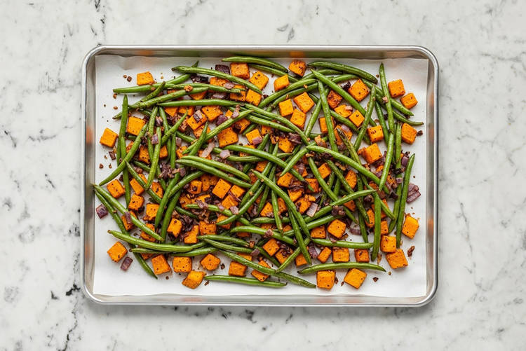Rôtir la courge musquée et les haricots verts