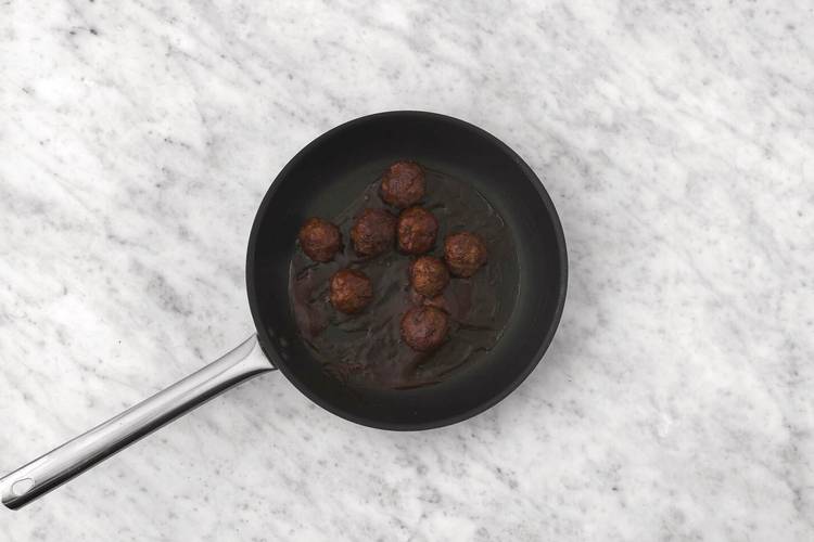 Cook the meatballs 