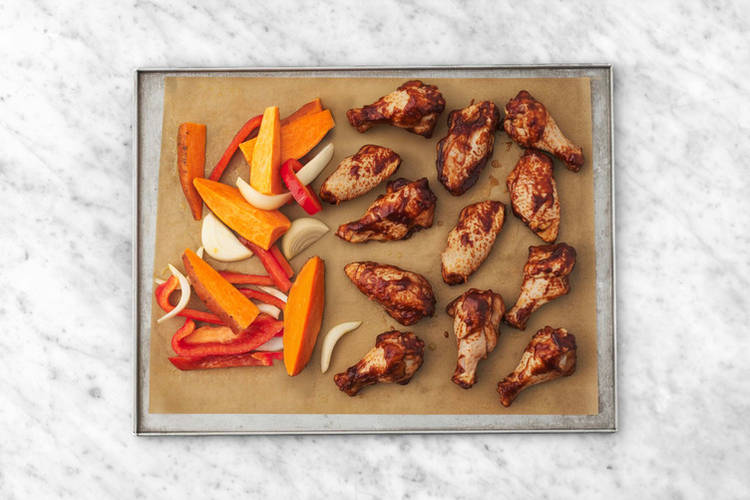 Coloca en las bandejas