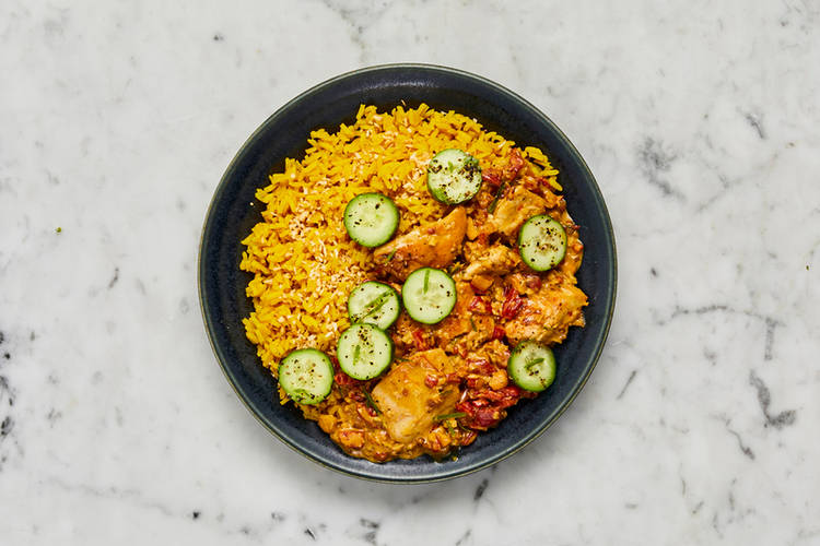 Mariner les concombres et servir