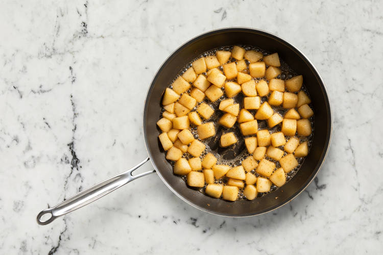 Préparer la garniture aux pommes