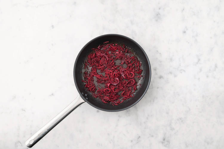 Make the bacon-beetroot relish