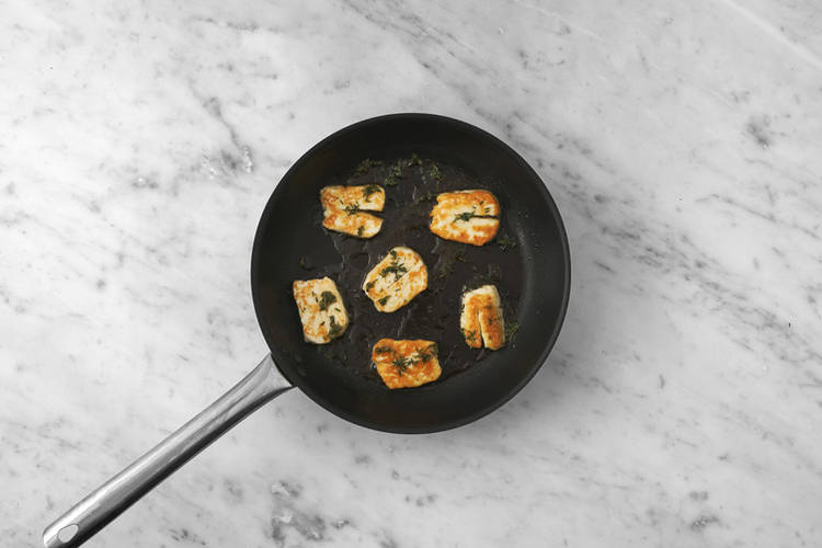 Cook the halloumi & beef