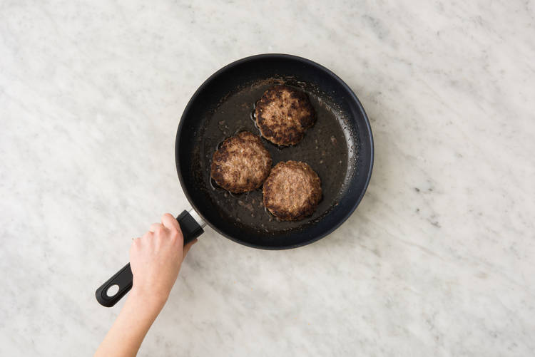 Make & cook the patties & halloumi