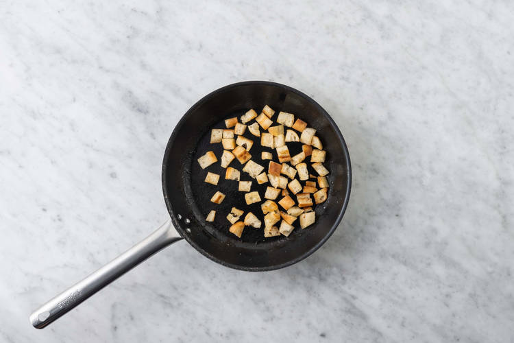 Préparer les croûtons