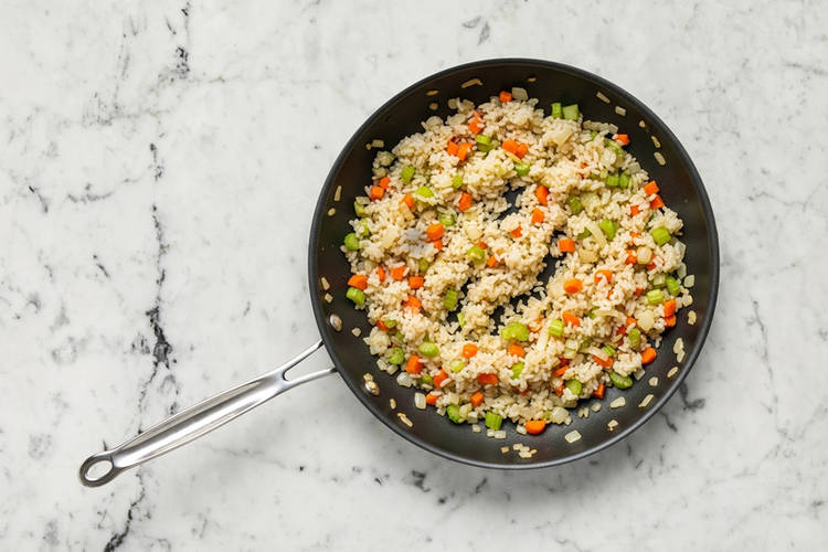 Préparer le riz frit