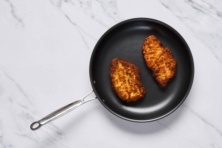 Frire les côtelettes de poulet