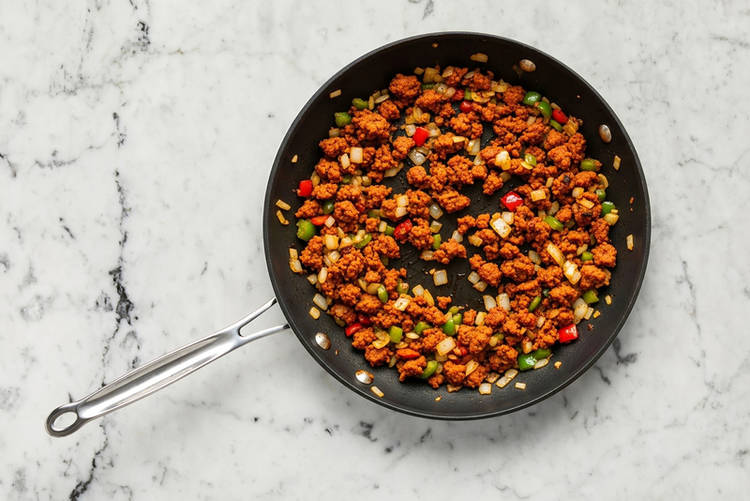 Cuire le chorizo et les légumes