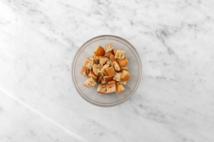 Make the garlic croutons