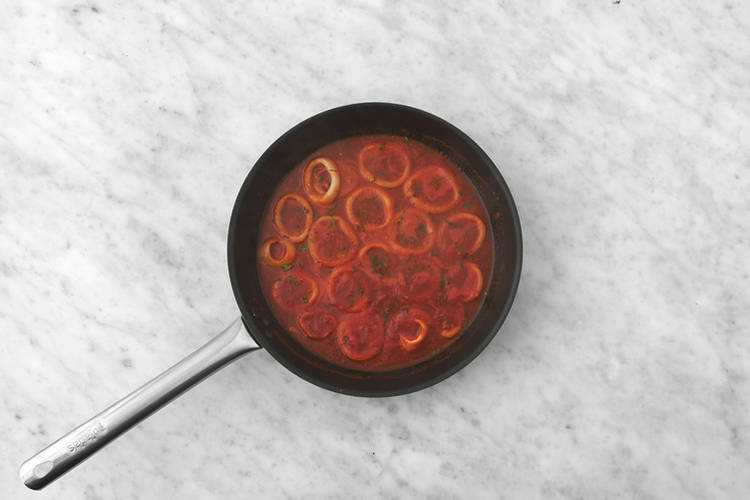 Preparare il sugo di totani