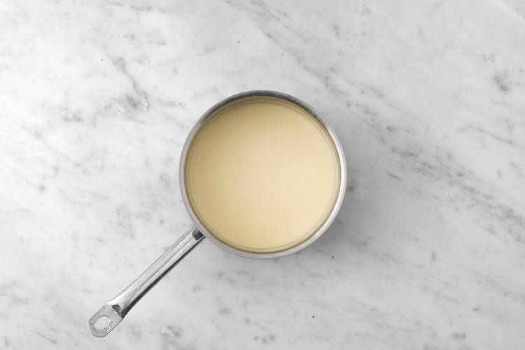 Preparare pane e formaggio