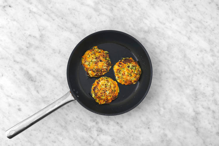 Cook the fritters &  haloumi 