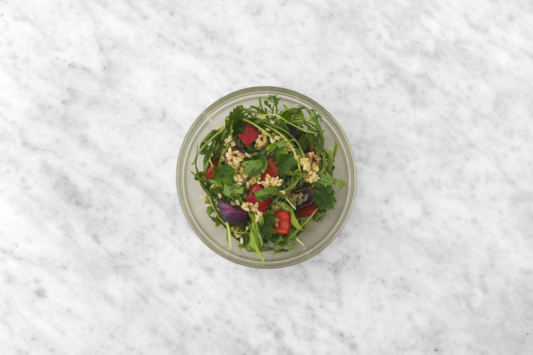 Bland perlebyggsalat
