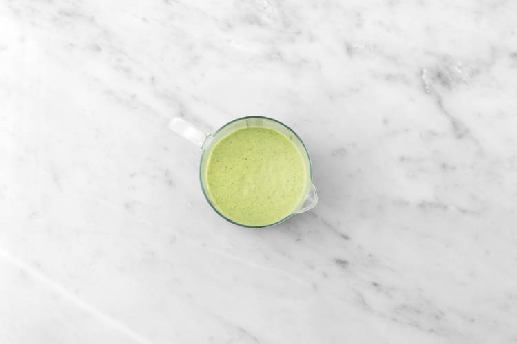 Tritura la crema de aguacate