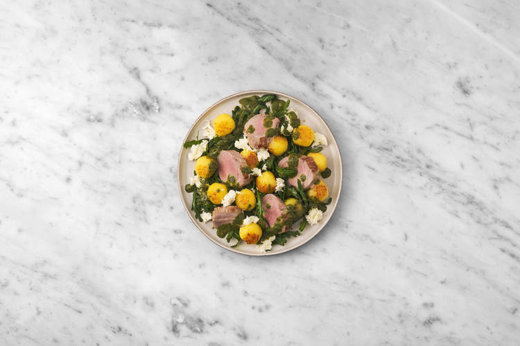 Prepara la ensalada y emplata