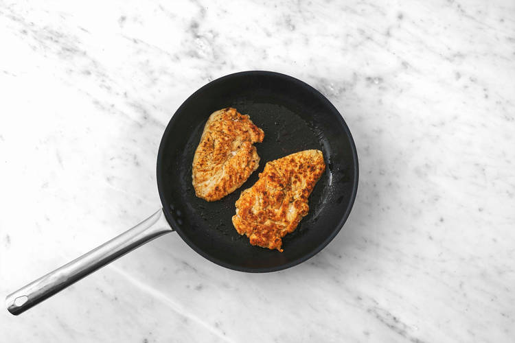 Saisir et rôtir le poulet