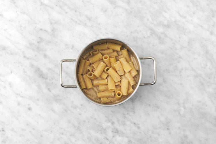 Condire la pasta