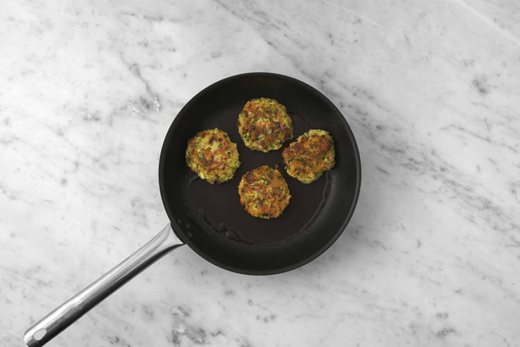 Stek fritters och bacon