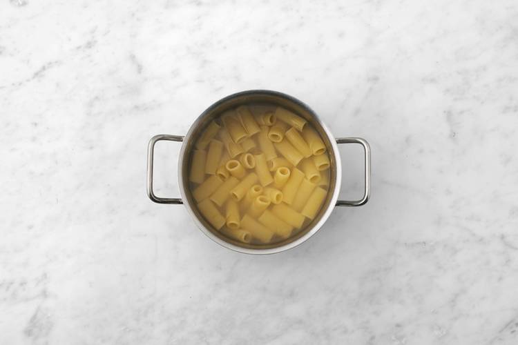 Cook rigatoni