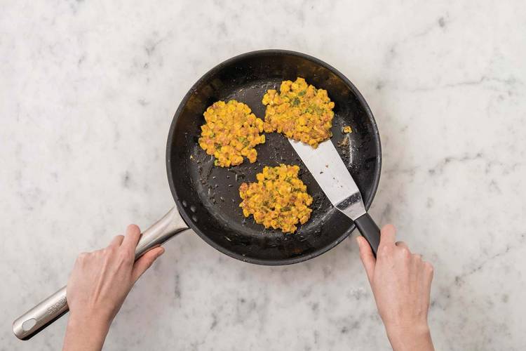 Cook the fritters & halloumi