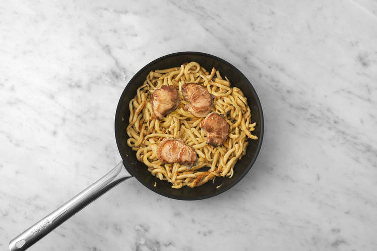 Fleisch & Spätzle braten