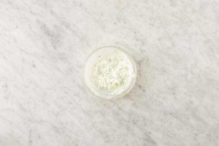 Bland tzatziki