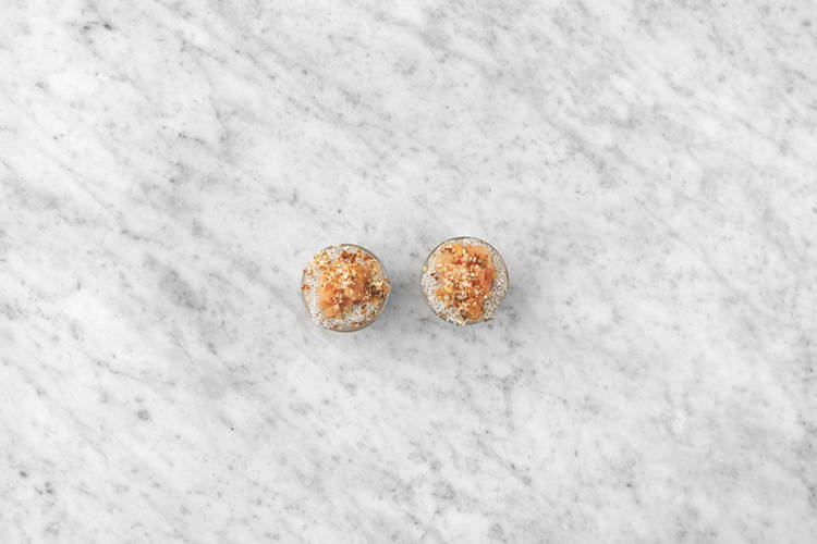 Server eplekake-chiagrøt