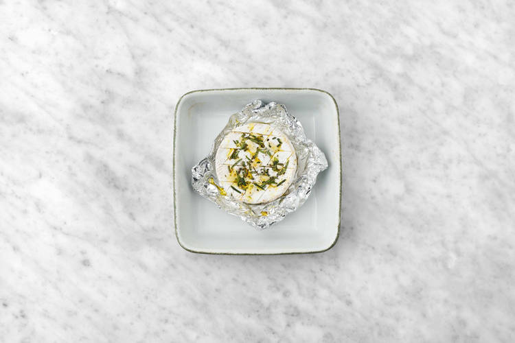 Camembert garneren