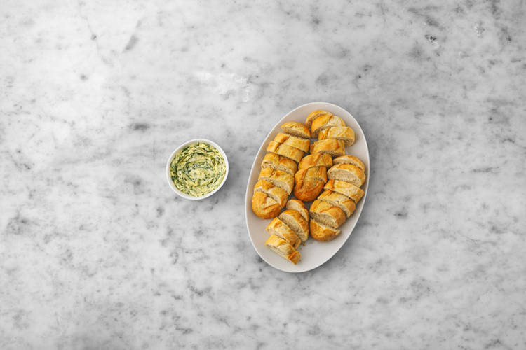 Brood en kruidenboter klaarmaken