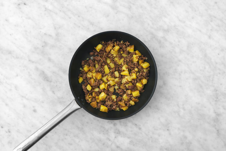 Finish the filling & cook the halloumi