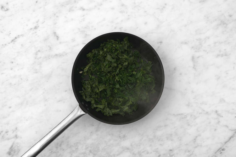 Spadellare il cavolo nero