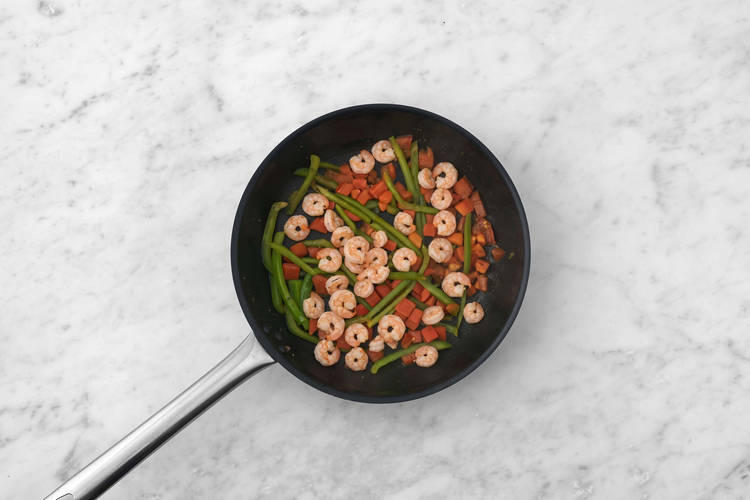 Cuocere verdure e gamberetti